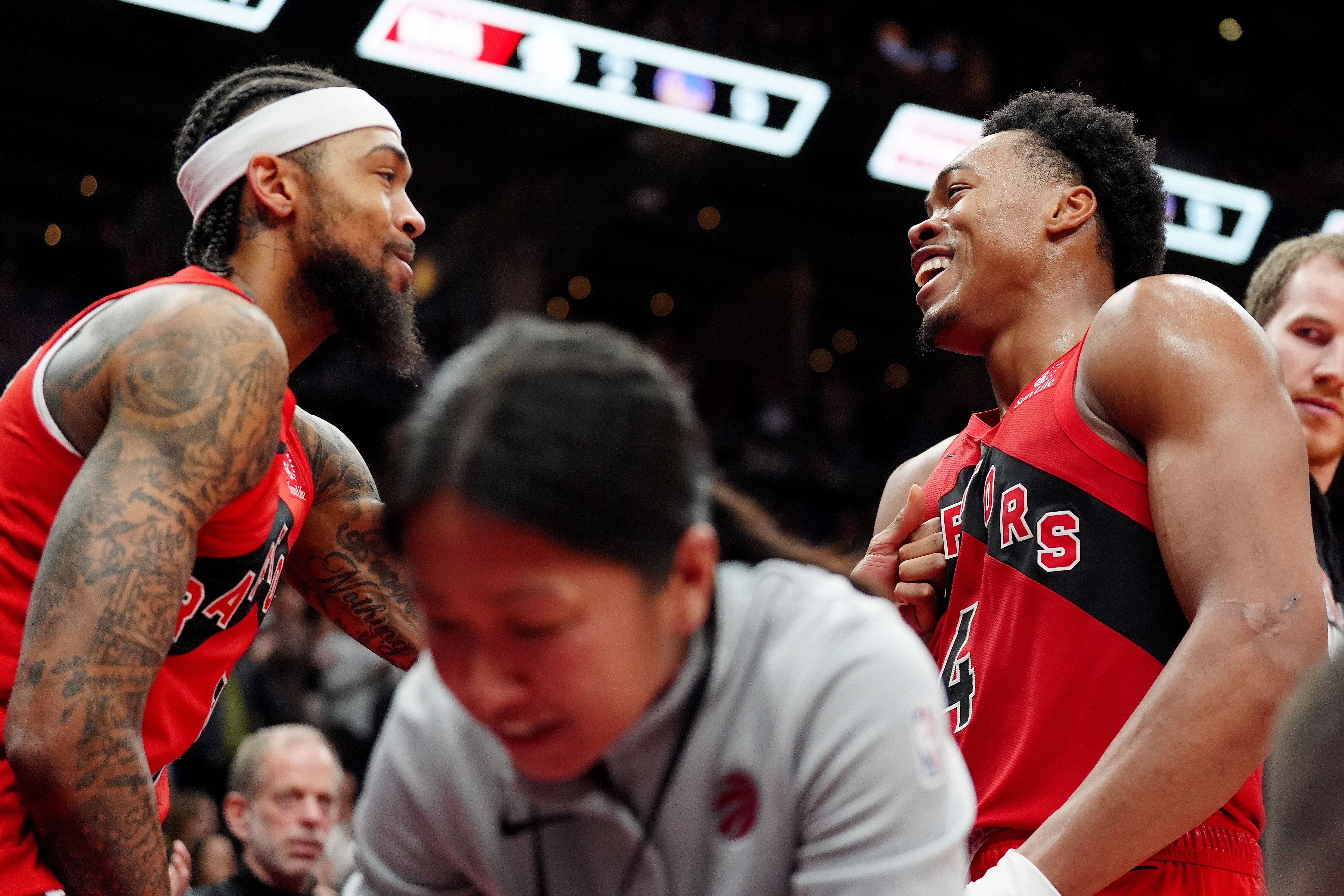 莺歌：巴恩斯的防守表现其他人做不到 他封盖杰伦·格林太疯狂了